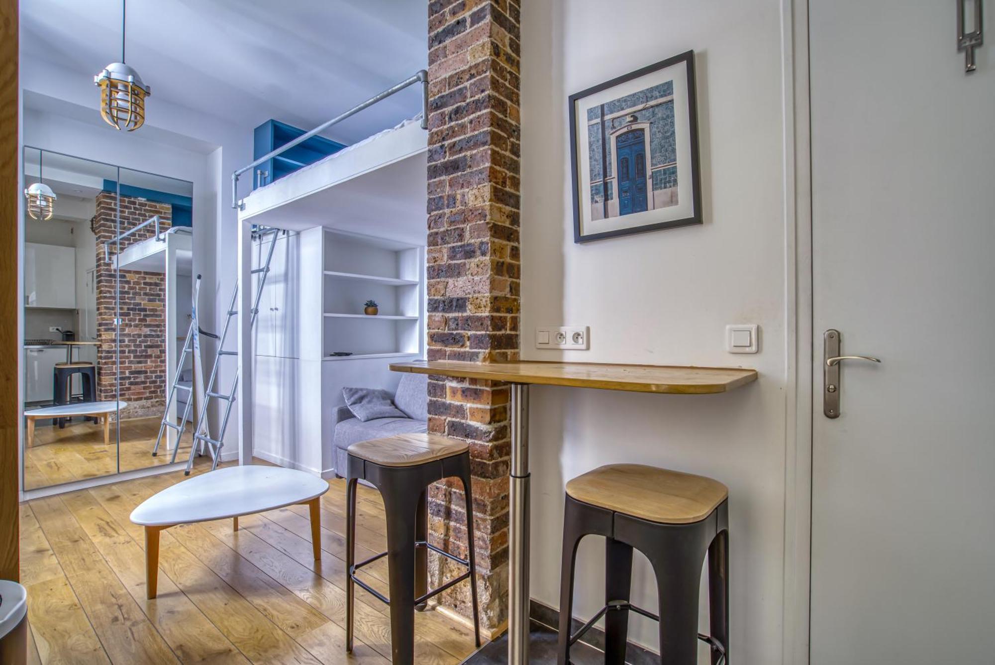 Nemo, Avec Mezzanine Sur Cour Porte Maillot Appartement